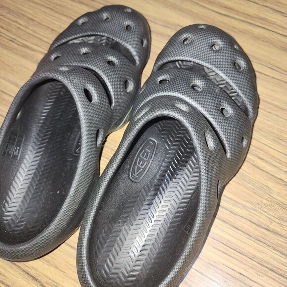 KEEN YOGUI Sz 7/7.5 Carbon Fiber Graphite Surf Beach Water Rubber Mule Sandals - Picture 10 of 15